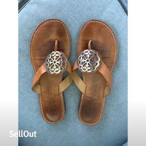 Brighton Women's Flip Flop Sandals Brown Floral Metal Accent Size 8M